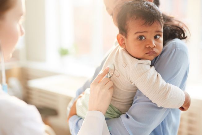 Santé de bébé : ces 5 produits à avoir dans l’armoire à pharmacie pour un quotidien serein