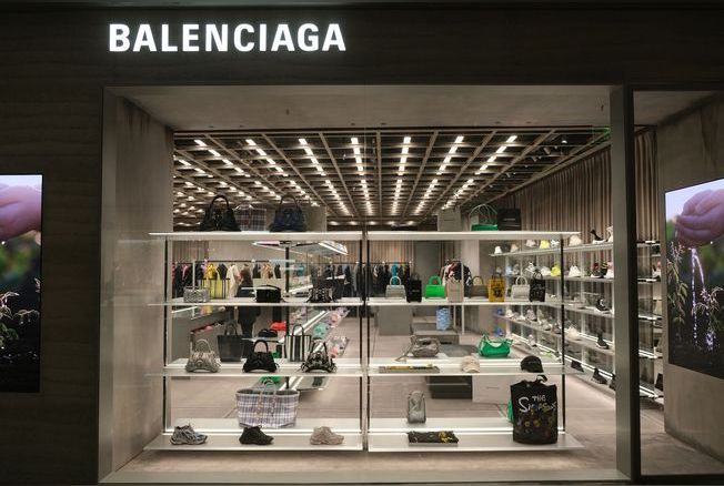 Balenciaga s’associe à Scholl pour créer la chaussure à talons la plus confortable