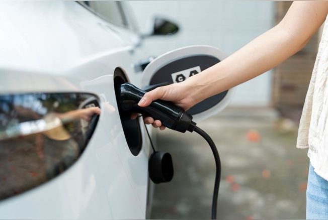 Leasing social : montant, conditions, modèles… à quoi ressemblera la version 2025 de cette aide à la location de voiture électrique ?